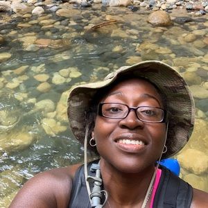 Meet your Posher, Lenora